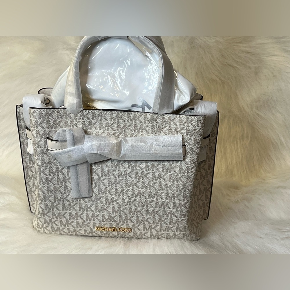 NWT Michael Kors Emilia SM Logo Satchel